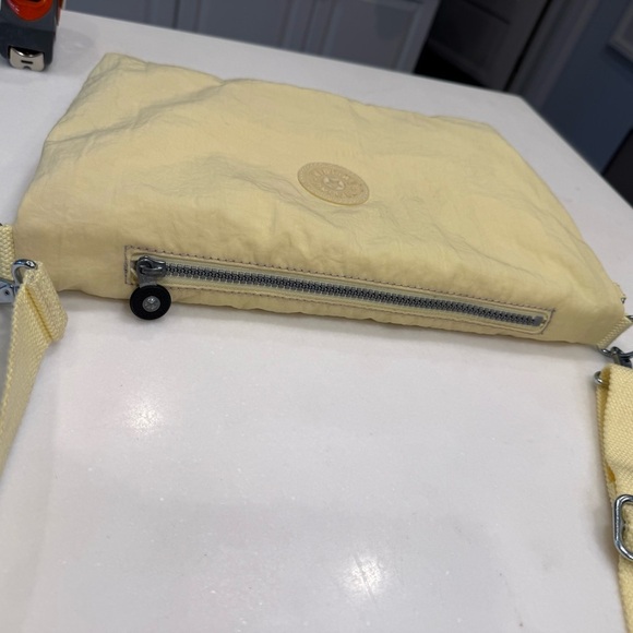 Kipling Frug Fold Over Zip Top Crossbody/ Shoulder Bag Butter Yellow - Picture 15 of 16